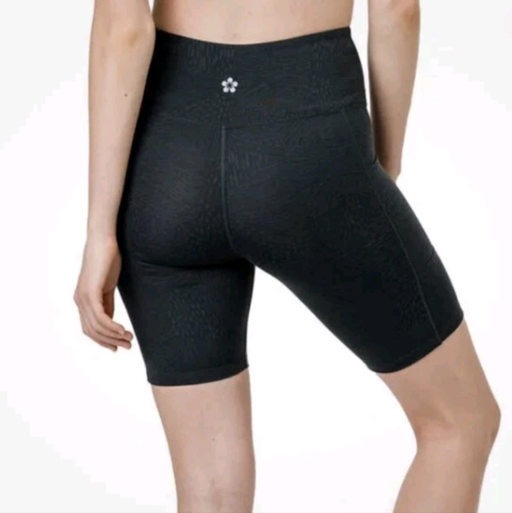 EUC Tuff Athletics Dark Grey 8" Bike Shorts Size XXL (Hunter Print)